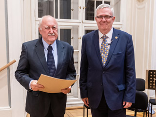 Předání ceny na slavnostním večeru 20. října 2022 v sále pražské HAMU